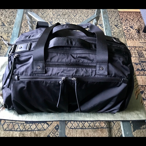 Lululemon duffel exercise travel bag black wmns
